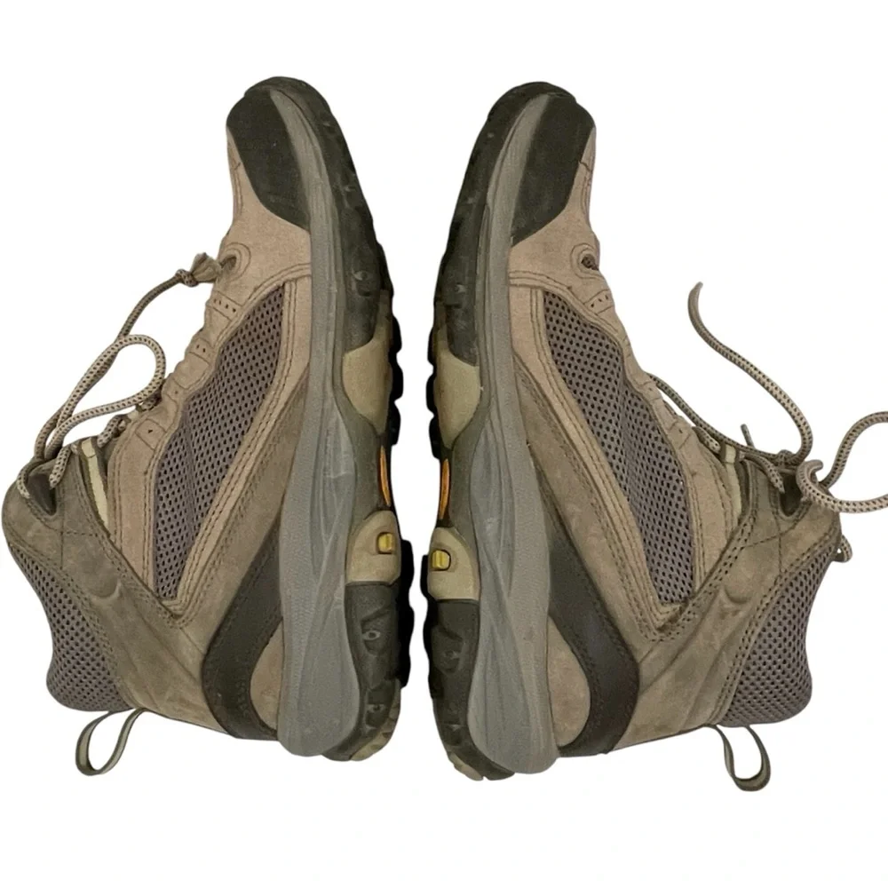 Vasque Vibram Tan and Gray Gore-Tex Hiking Boots - Picture 4 of 11